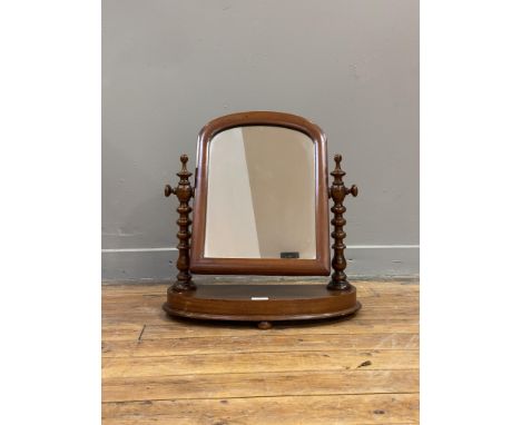 A Victorian mahogany toilet mirror, the arched frame swivelling between bobbin turned posts. H53cm.&nbsp;