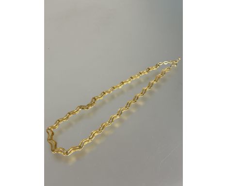 A 9ct gold wavy articulated necklace with contrasting textured and polished finish and ring fastening L x 21cm 12.87g