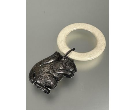 A Chester silver squirrel child's rattle and teething early plastic ring H x 4.5cm total height 10cm 1945 12.3g&nbsp;&nbsp;