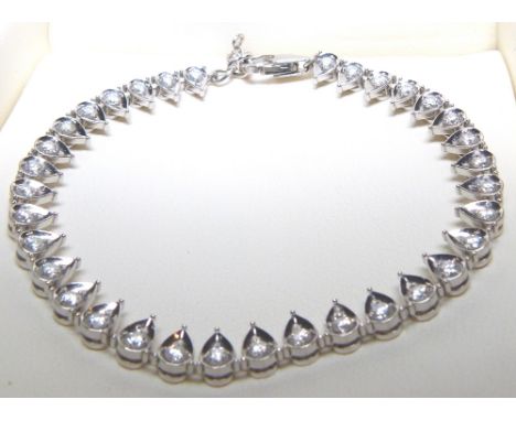 5 CT DIAMOND TENNIS BRACELET. 18 ct white gold tennis bracelet with 34 individual diamonds each approximately 1/16th ct, appr
