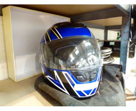 AWAX MOTORCYCLE HELMET. AWAX Full face motorcycle helmet with carry bag, size S 