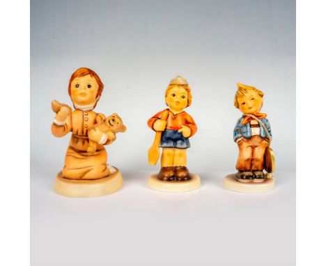 Hand painted in matte finish that includes Scamp (Temporarily Withdrawn hangtag), First Mate, and Please by Harry Holt. Goebe