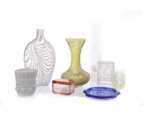 LOT OF EARLY 20TH CENTURY ART GLASSincluding an small opalescent rectangular vase, moulded with birds and cherry branches, fo