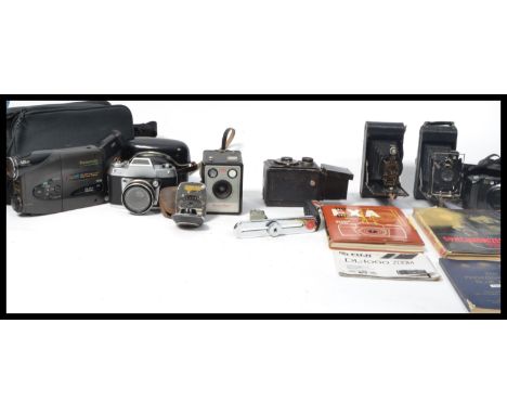 A collection of vintage 20th Century&nbsp; cameras to include a Dollond Owl No 2 Bellows camera, Pronter II, Kodak Bellows No