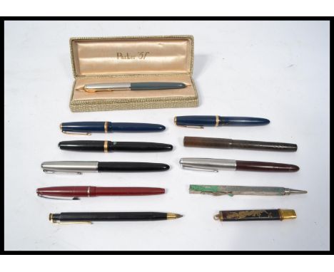 A collection of vintage ink / fountain pens to include three Parker Duofold pens with 14k gold nibs, Waterman etc&nbsp;
