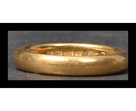 A hallmarked 22ct gold wedding band ring. Size I.5 weighs 5.3 grams.