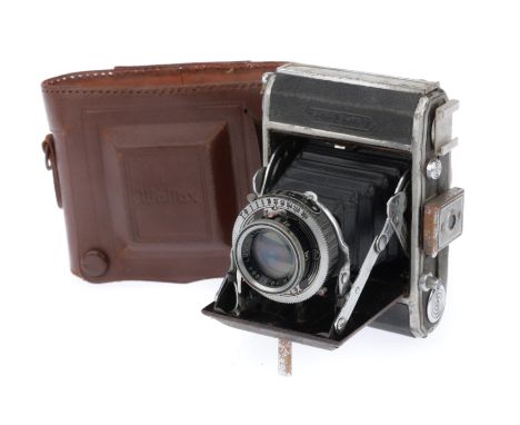 Japanese, body P, some leatherette missing, opening operation is very stiff, shutter works, with a Lucky Anastigmat f/3.5 7.5