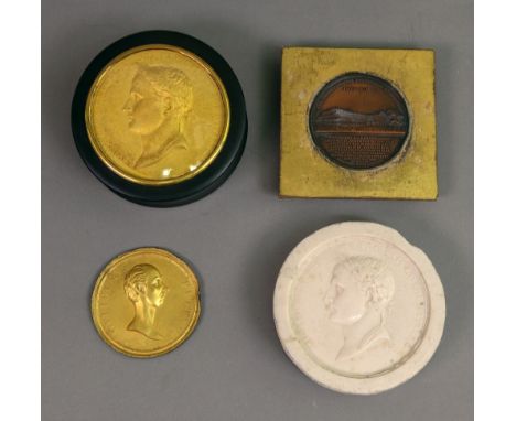 A French circular table snuff box, early 19th century, the pull-off cover with a gilt metal portrait roundel of Napoleon, Gal