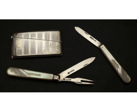An Art Deco silver engine turned visiting card case, Walker & Hall, circa 1925, curved to fit the pocket, 8.5cm wide, an Edwa