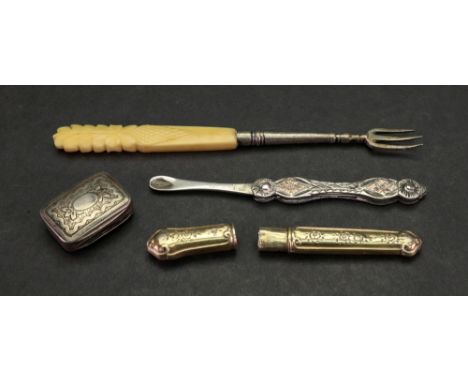 A George III rectangular silver vinaigrette, Matthew Linwood, Birmingham 1817, foliate engraved and with designs of pricked d