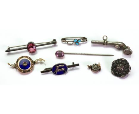 A small collection of 19th Century and later silver and gold jewellery, comprising: a Victorian blue and white enamelled clas