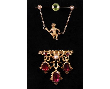 A peridot and seed pearl-set novelty monkey yellow precious metal bar brooch, the central octagonal-cut peridot, collet set b