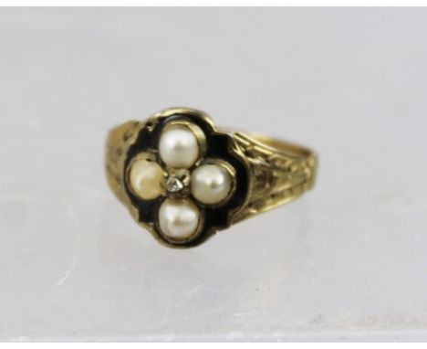 A GEORGIAN GOLD ENAMEL RING set four pearls and central diamond, size L 1/2 