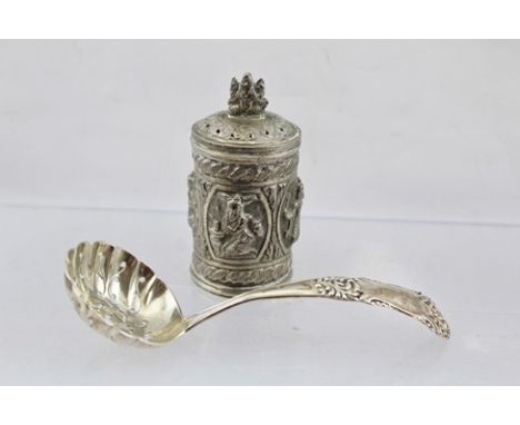 LEVI & SALAMAN AN EDWARDIAN SILVER SUGAR SIFTING LADLE, having a decoratively cast handle, Birmingham 1901, together with an 