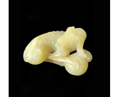 A Chinese jade carving of a recumbent hound, Qing dynasty, height 2.5cm, width 5cm, depth 3.5cm