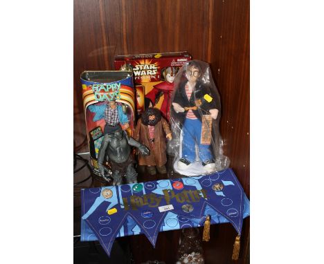 FIVE COLLECTABLE FIGURES TO INCLUDE HARRY POTTER FIGURE, HAPPY DAYS POTSIE DOLL AND STAR WARS ROYAL ELEGANCE QUEEN AMIDALA DO