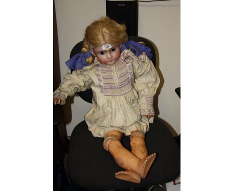 A LARGE VINTAGE  GERMAN HANDWERCK HALBIG PORCELAIN HEADED DOLL 'FREDA' WITH DAMAGES  