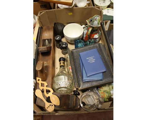 A TRAY OF ASSORTED COLLECTABLES TO INCLUDE VINTAGE BINOCULARS, PLANES ETC