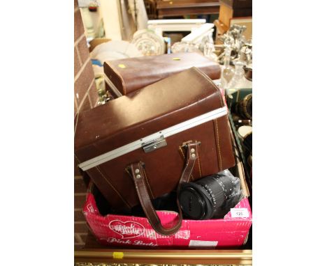 A QUANTITY OF VINTAGE CAMERAS AND ACCESSORIES TO INCLUDE OLYMPUS, CARRY CASES ETC