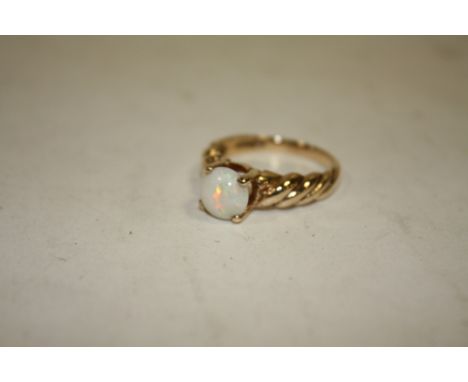 A LADIES 9CT GOLD TWIST BAND RING SET WITH AN OPAL 