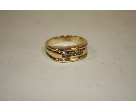 A LARGE 10K GOLD GENTS FIVE STONE DIAMOND RING 