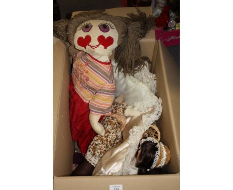 A BOX OF VINTAGE DOLLS TO INCLUDE PORCELAIN HEADED EXAMPLES