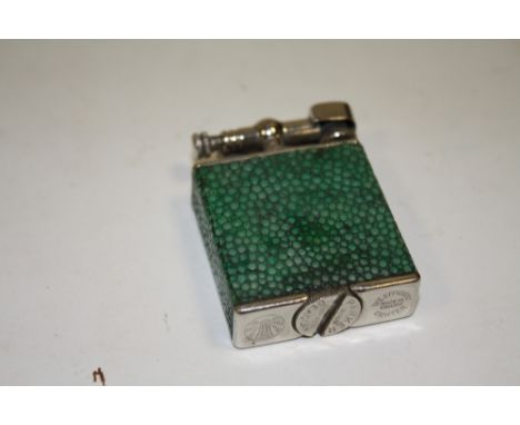 A VINTAGE SHAGREEN PARKER BEACON LIGHTER 