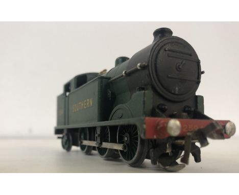 HORNBY DUBLO EDL7 SOUTHERN LOCOMOTIVE. A boxed Hornby scale model engine. Some wear to box but model in good condition.