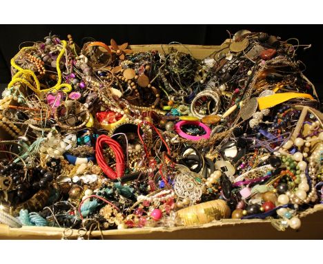 Costume Jewellery - a large quantity of vintage and retro beads, bracelets, bangles, necklaces, chains, pendants, earrings, e