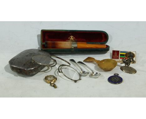 Bijouterie - an early 20th century amber and meerschaum cheroot holder, cased; a pair of 19th century steel spectacles; a cad