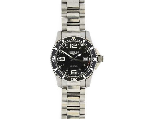 Longines: A Stainless Steel Automatic Calendar Centre Seconds Wristwatch, signed Longines, 300m/1000ft, model: Hydro Conquest