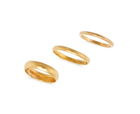 THREE ANTIQUE AND VINTAGE GOLD WEDDING BAND RINGS in 22ct yellow gold, each of plain design, one with full British hallmarks 