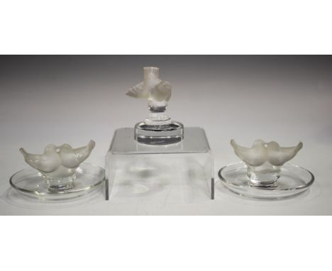 Two Lalique frosted and clear glass Colombes or Love Birds cendrier trinket dishes, engraved 'Lalique France' to bases, diame