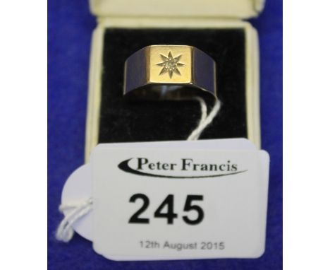 9ct gold gentleman's star design chip ring in box. CONDITION REPORT: 4.8 grams