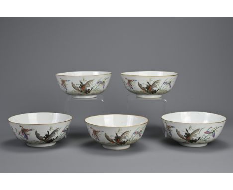 FIVE CHINESE FAMILLE ROSE PORCELAIN DISHES, TONGZHI MARK AND OF THE PERIOD. Late Qing dynasty bowls decorated with butterflie