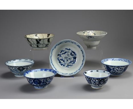 A COLLECTION OF SEVEN CHINESE PORCELAIN BLUE AND WHITE BOWLS. The first probably Ming Dynasty, with honeycomb pattern and sty