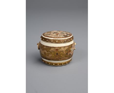 A SMALL JAPANESE SATSUMA WARE PORCELAIN BOX AND COVER, 19/20TH CENTURY. Of drum form with ring handles decorated with boys, l