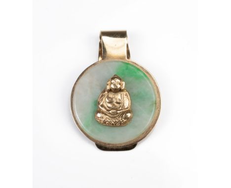 A YELLOW GOLD AND JADE MOUNTED CLIP WITH FIGURE OF BUDDHA. Stamped GT 14K. Total weight 17.4 grams. Length 4.6cm. 