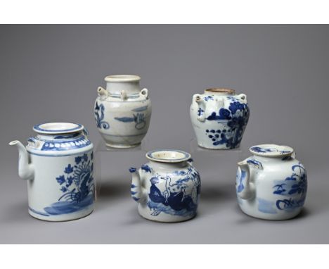 FIVE CHINESE PORCELAIN BLUE AND WHITE TEAPOTS AND THREE COVERS, 19TH CENTURY. Comprising: a tall cylindrical example painted 