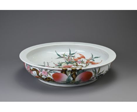 A LARGE CHINESE FAMILLE ROSE PORCELAIN DEEP DISH, 20TH CENTURY. Heavily potted with rounded body and everted rim decorated wi