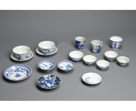 A GROUP OF JAPANESE BLUE AND WHITE PORCELAIN TEAWARES, EDO PERIOD, 18TH CENTURY AND LATER. Including: a set of three graduati