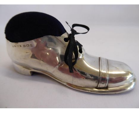 Silver gent's oxford shoe pin cushion - B'ham 1909 (5" long)