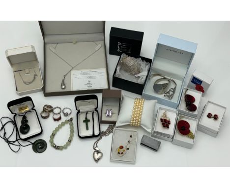 Collection of silver, hardstone and silver-plated jewellery. Includes an amber pendant necklace and earrings, a silver Zinnia