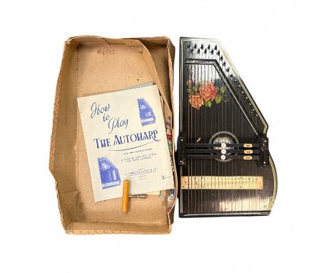 Autoharp by Chords-Harp, in good condition. Comes with original box, tuning peg and a manual 'How to play the Autoharp'.