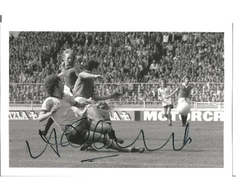 ALAN SUNDERLAND signed Arsenal FA Cup Photo . Good Condition. All autographs are genuine hand signed and come with a Certific