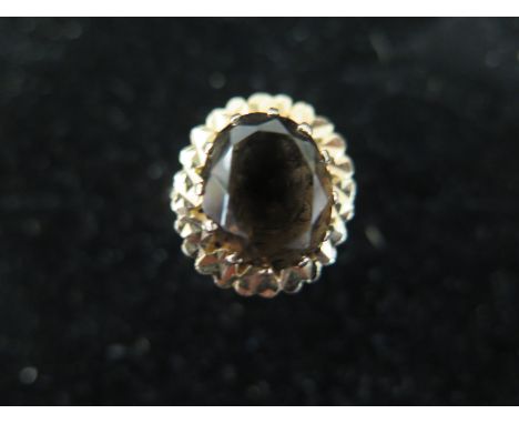 A 9ct gold dress ring, size M - Weight approx. 5gms
Condition report: Some general usage scratches 