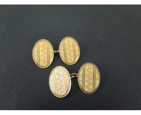 A pair of 18ct gold textured cufflinks - Hallmarked Chester - Weight approx 7.6gms
Condition Report: Good - With light surfac