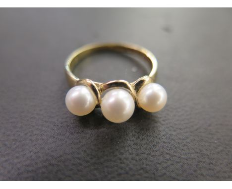 A 9ct gold dress ring set with three pearls, size M - Weight approx. 2gms 
Condition report: Minor usage wear 