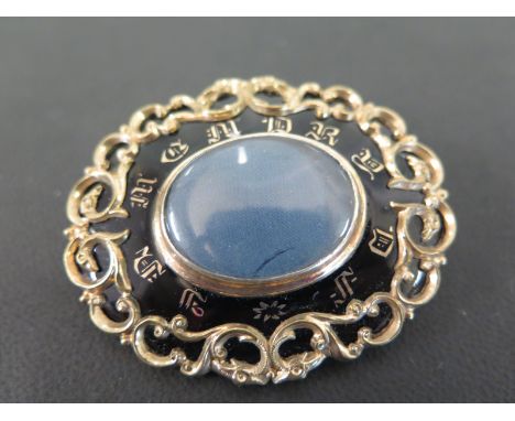 An enamel memorial brooch - With vacant front glazed panel - Width 6cms - Does not test as gold
Condition Report: Fair - With