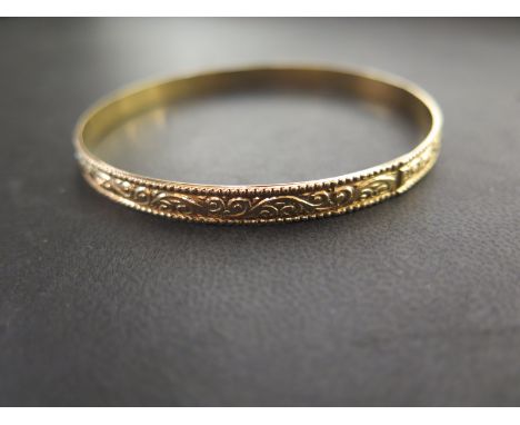 A textured bangle - Stamped 750 (Indicating 18ct gold) - Inner diameter approx 6.5cms - Weight approx 15.3gms
Condition Repor